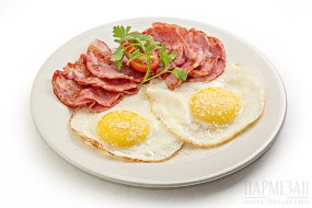 Яичница с беконом Яичница с беконом